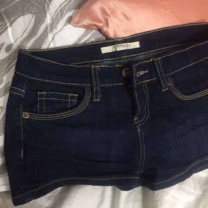 Dark blue short shorts